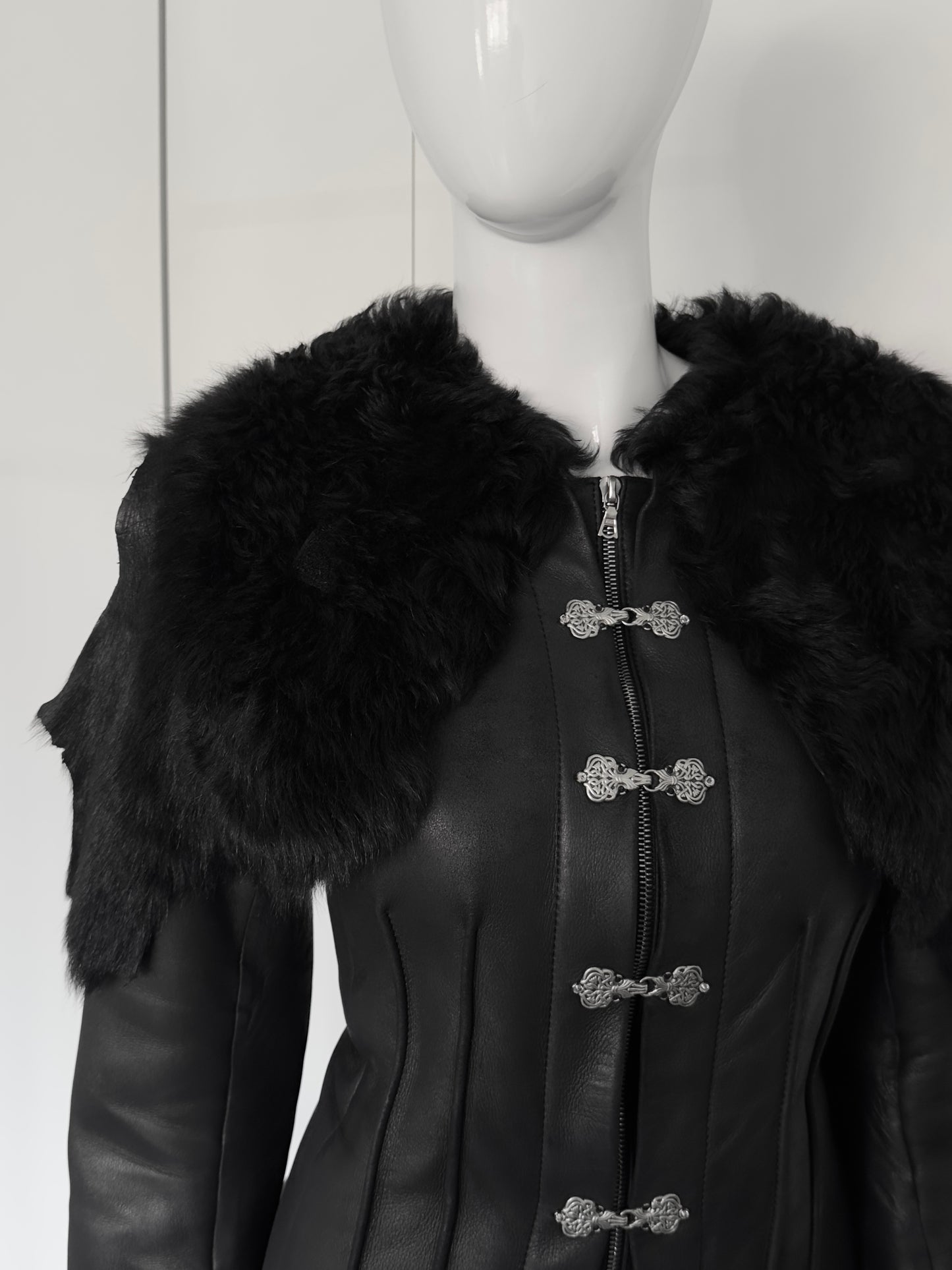 + Vintage gothic leather jacket with fur cape +