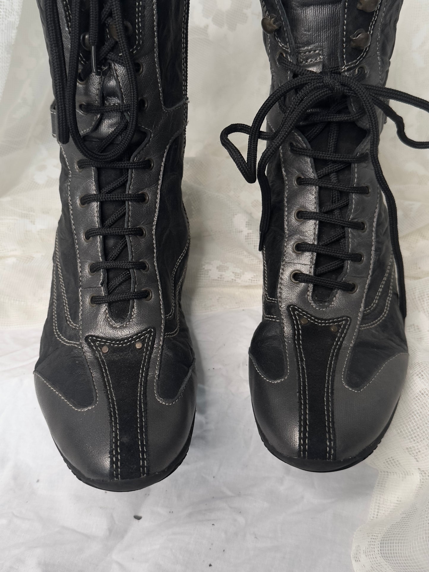 + Mid high boxing boots +