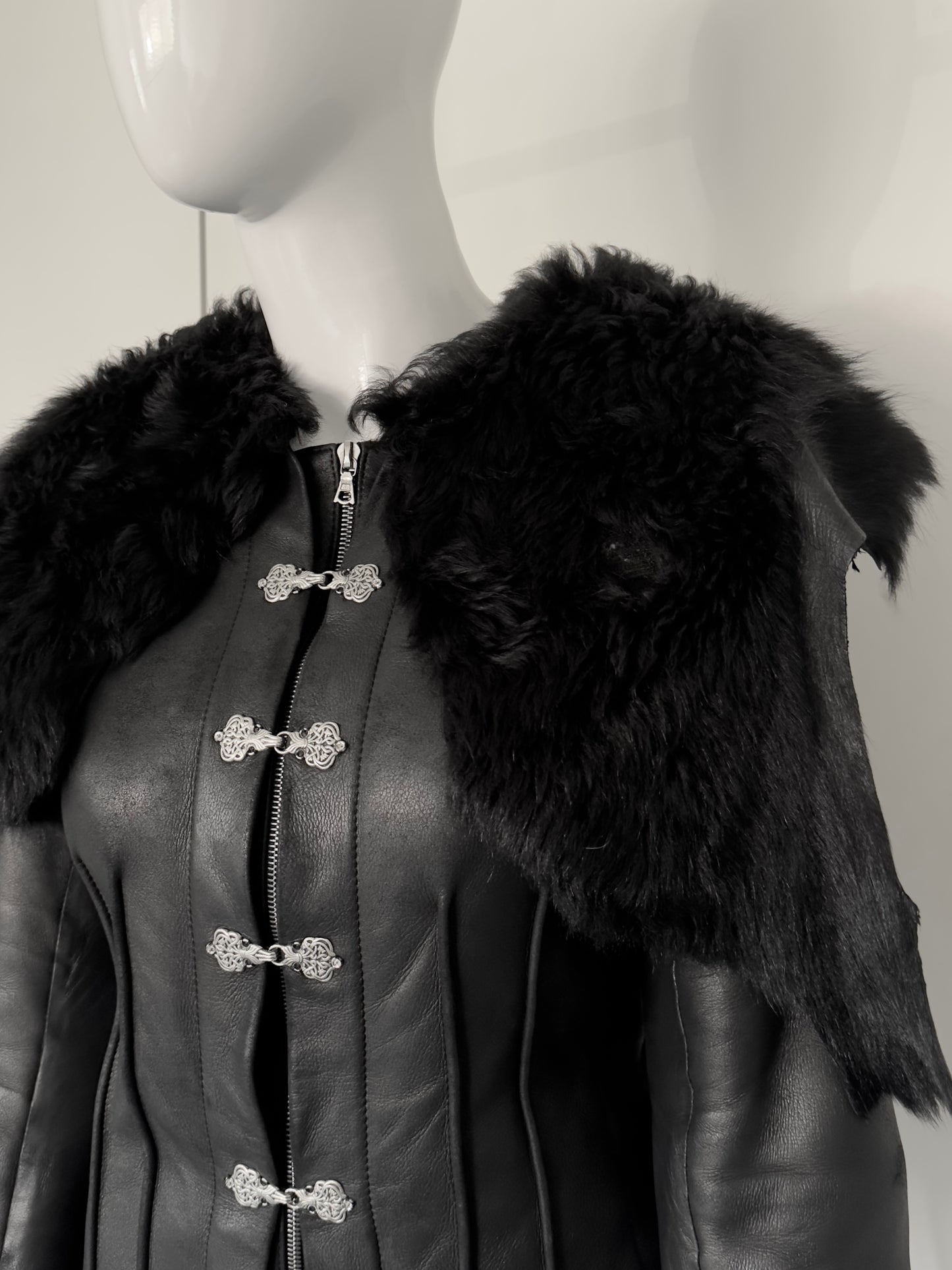 + Vintage gothic leather jacket with fur cape +