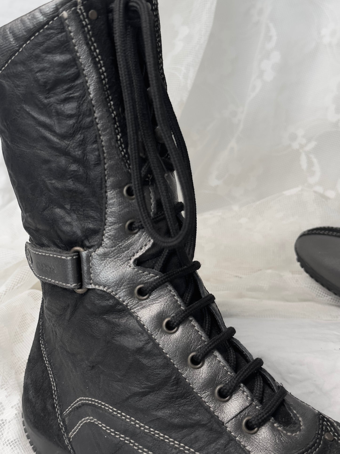 + Mid high boxing boots +