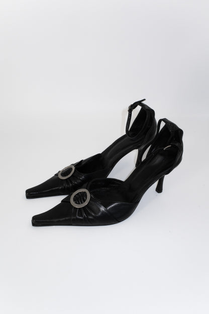 + Vintage heels with round clasp +