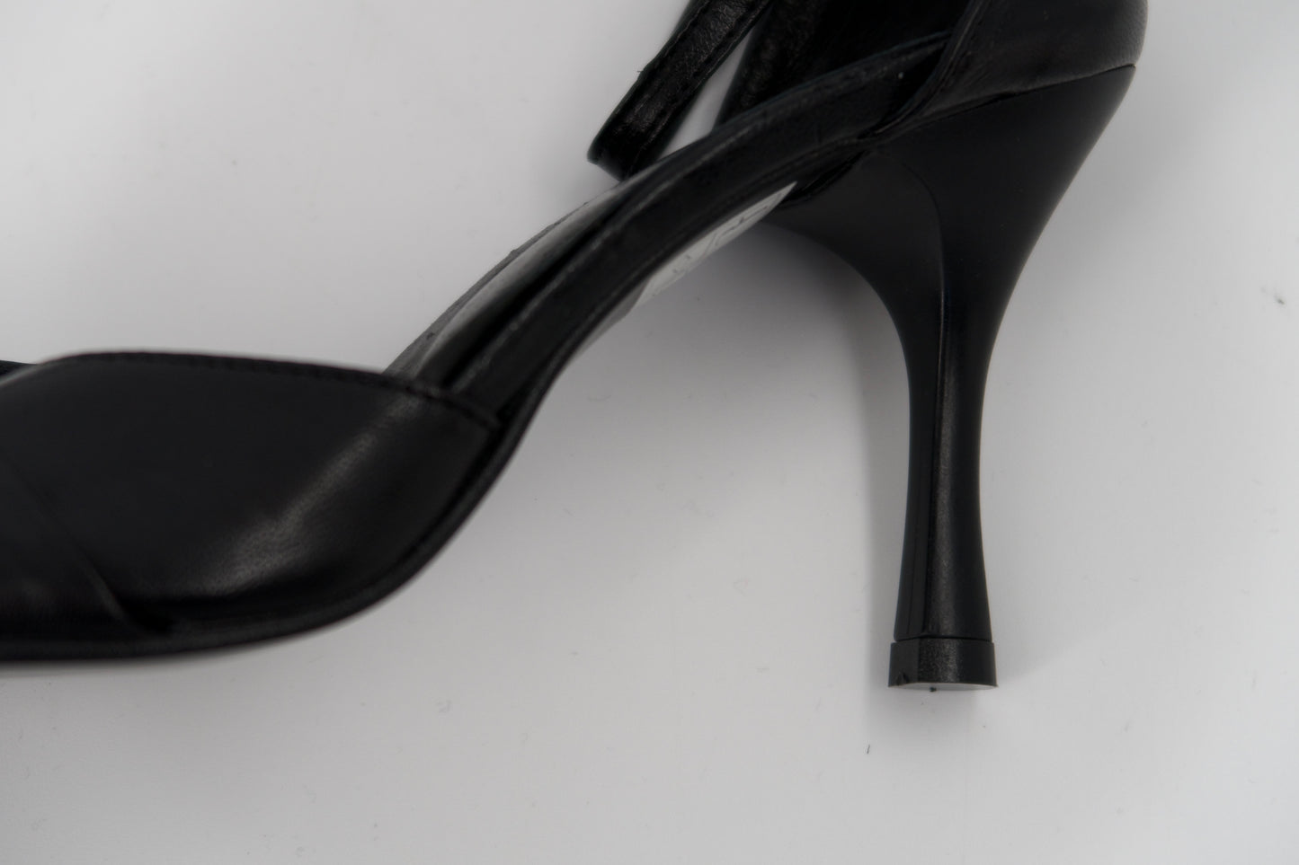 + Vintage heels with round clasp +