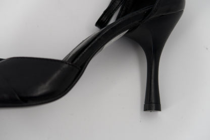 + Vintage heels with round clasp +