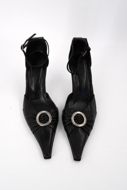 + Vintage heels with round clasp +