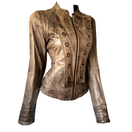 + Buttoning leather jacket +