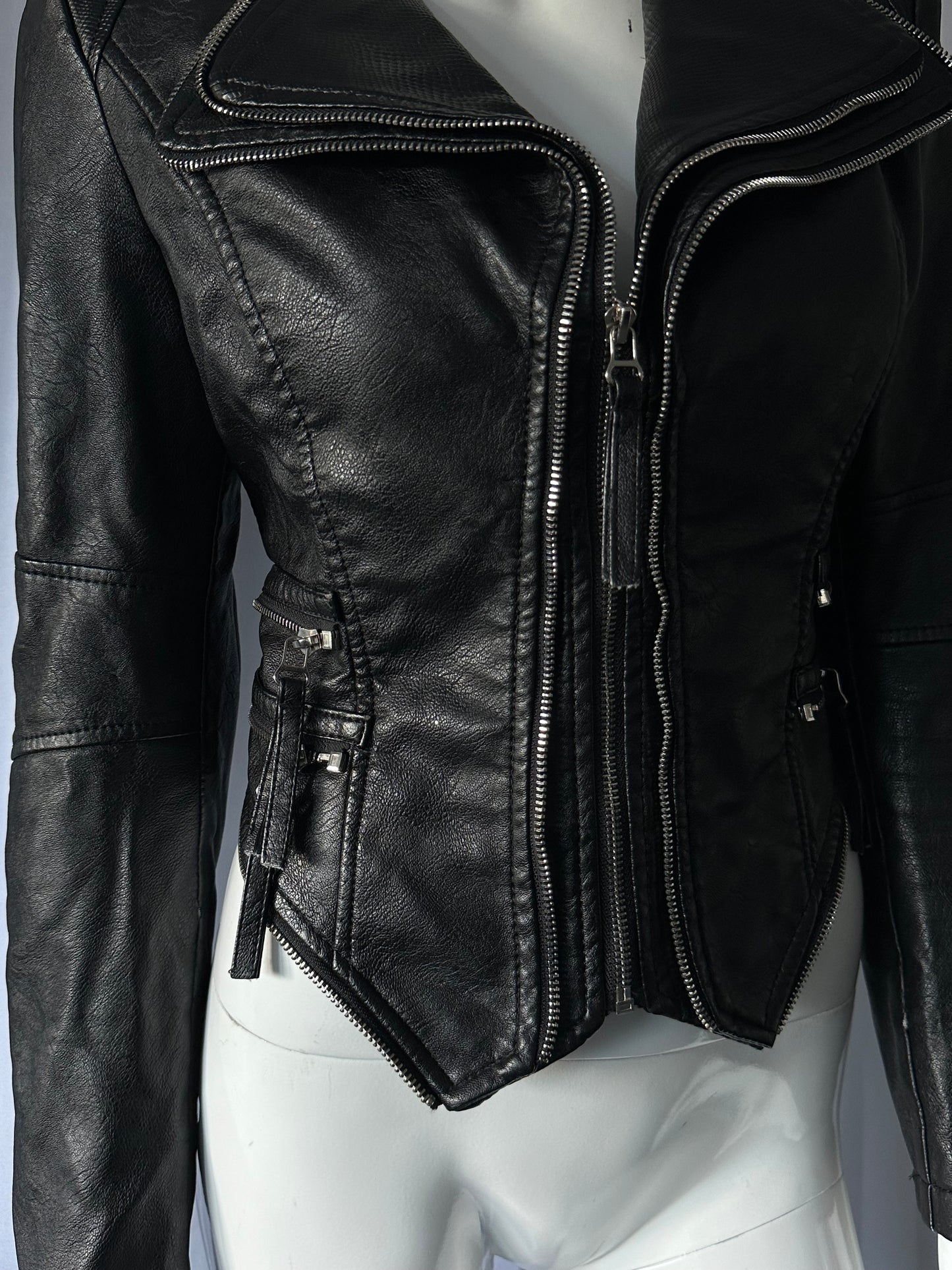 + Power shoulder jacket +