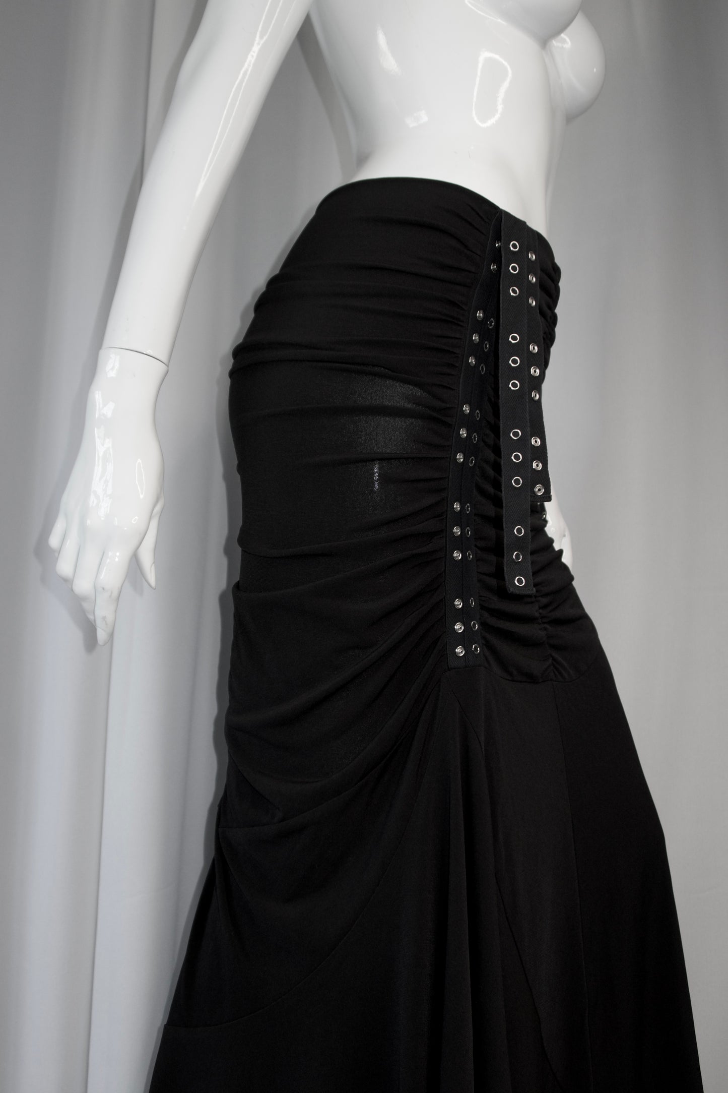 + Long drapery skirt +