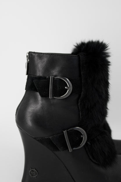 + Vintage wedged boots +