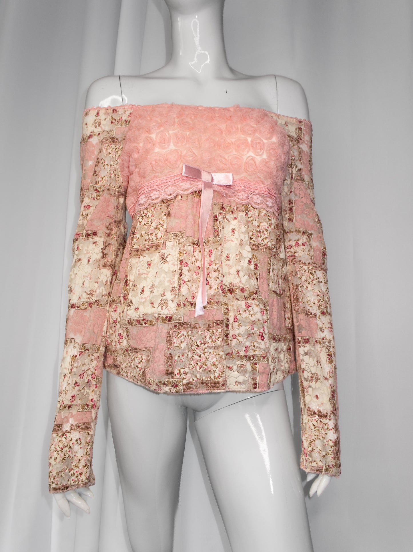 + Lace flower blouse +