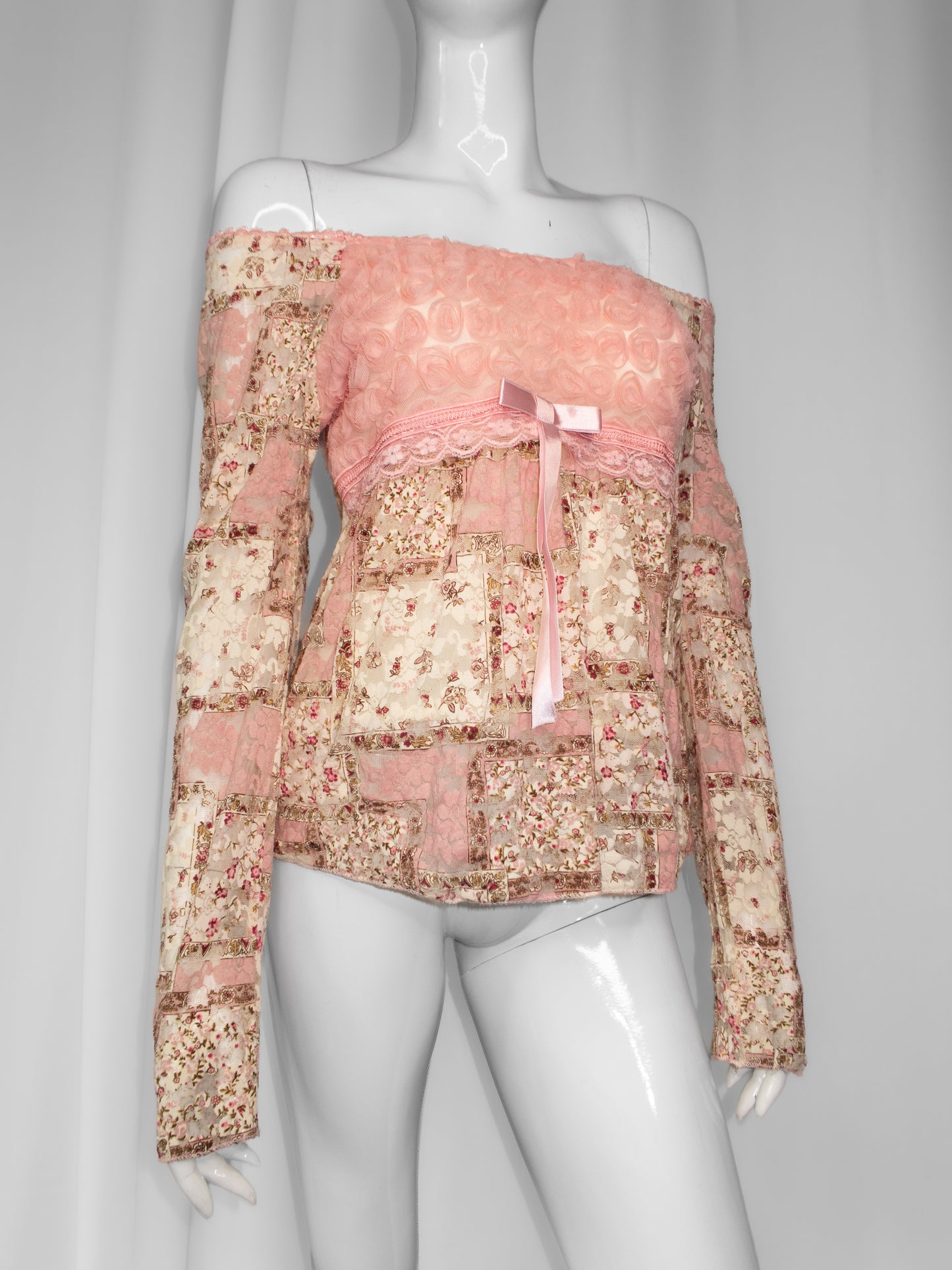 + Lace flower blouse +